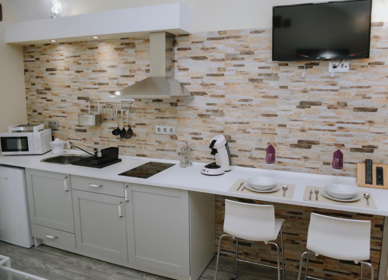Eres Emerita "Apartamentos & Suites" Merida Exterior photo